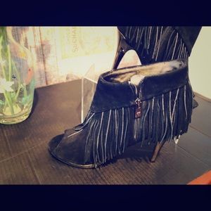 Libby Edelman Fringe Open for booties